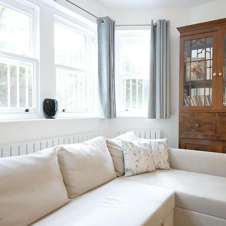 Newly Refurbished 2 Bed Apartment In Paddington 런던 외부 사진