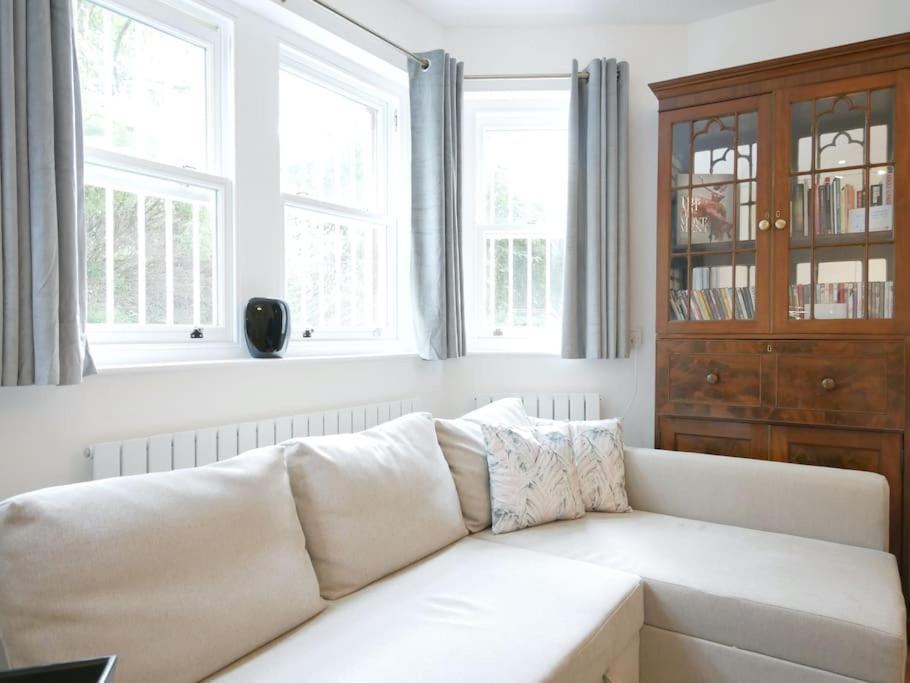 Newly Refurbished 2 Bed Apartment In Paddington 런던 외부 사진
