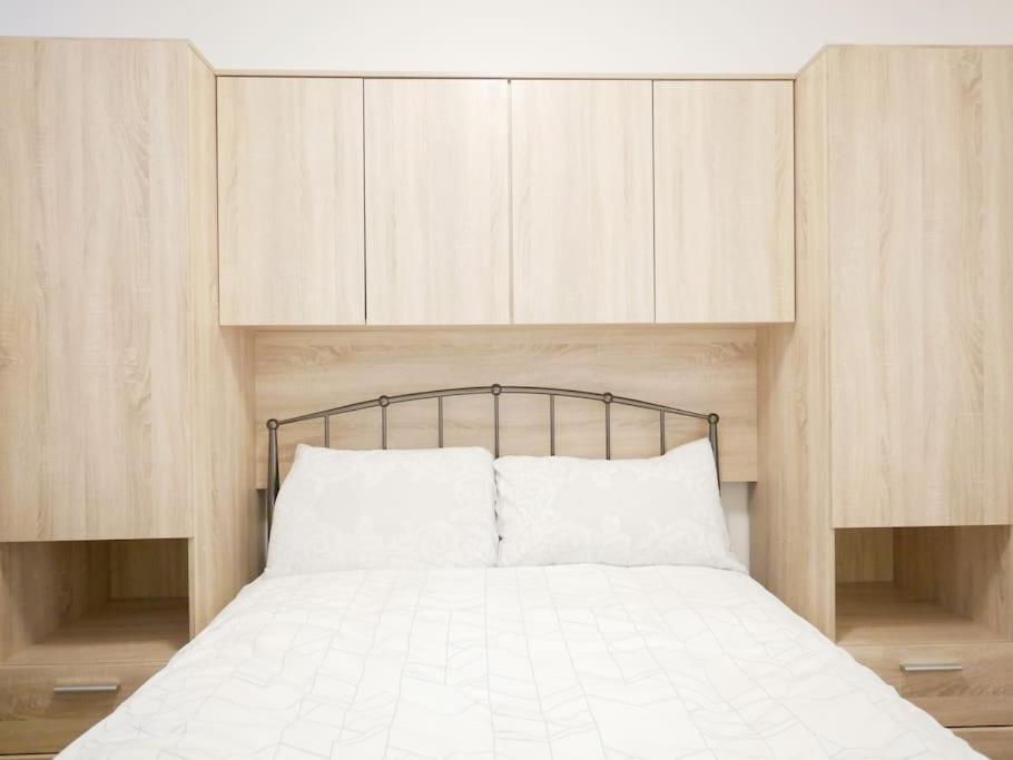 Newly Refurbished 2 Bed Apartment In Paddington 런던 외부 사진