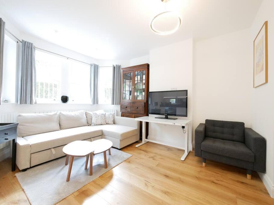 Newly Refurbished 2 Bed Apartment In Paddington 런던 외부 사진