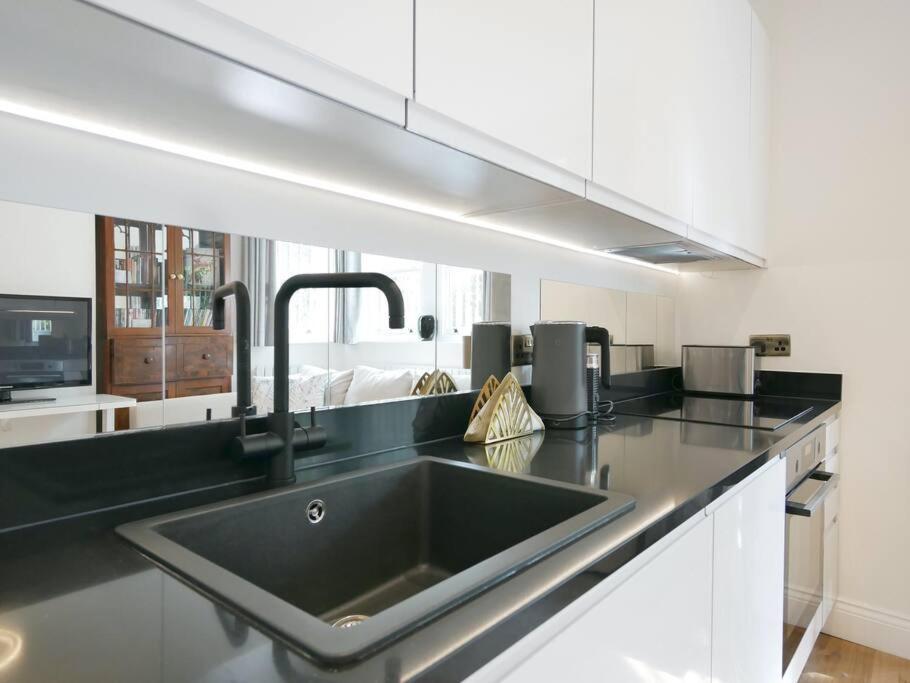 Newly Refurbished 2 Bed Apartment In Paddington 런던 외부 사진