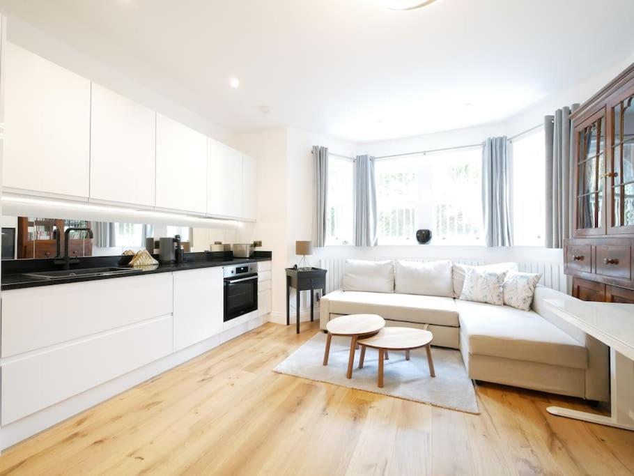 Newly Refurbished 2 Bed Apartment In Paddington 런던 외부 사진